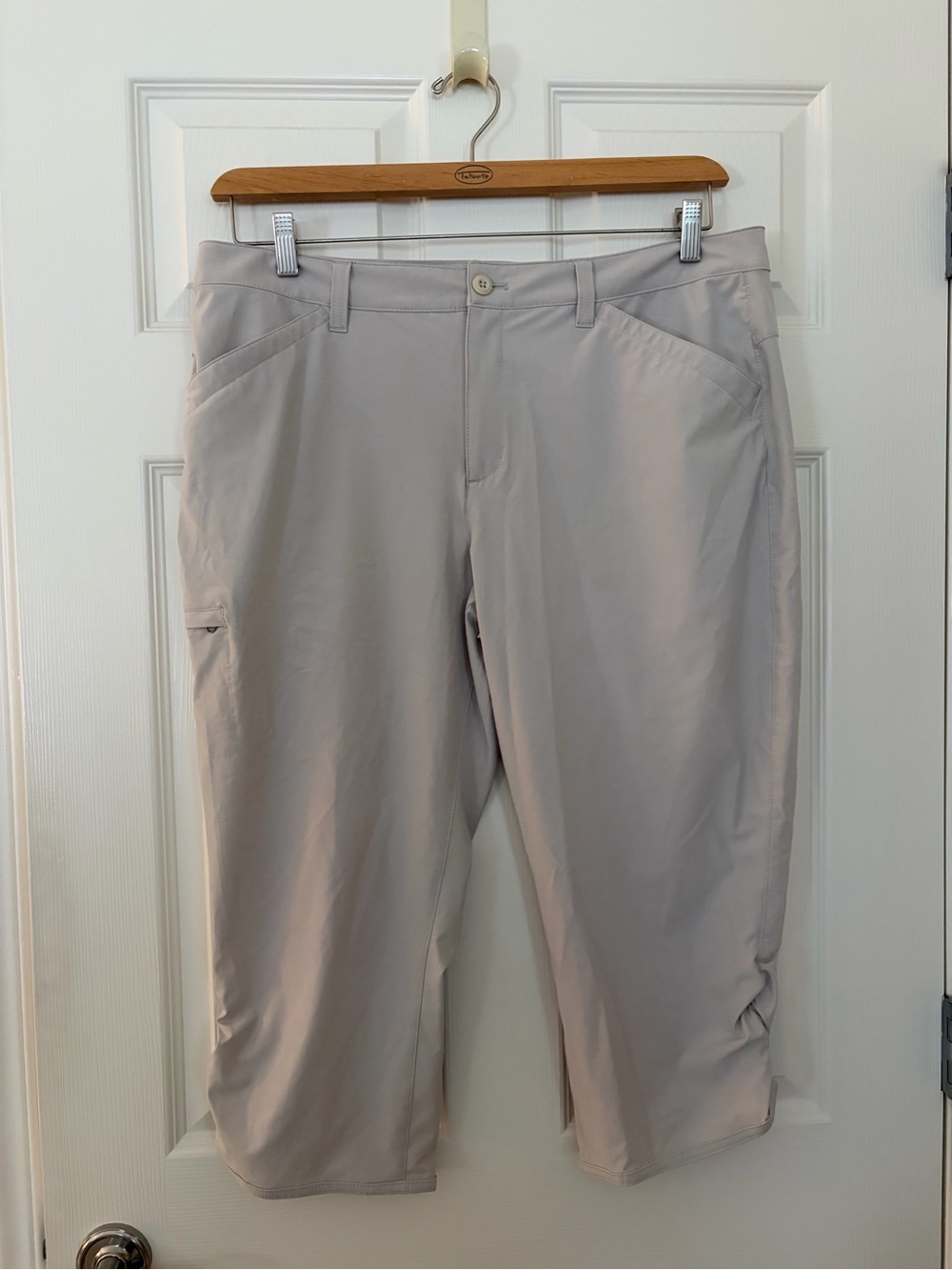 Eddie Bauer Light Taupe Women's Performance Capris